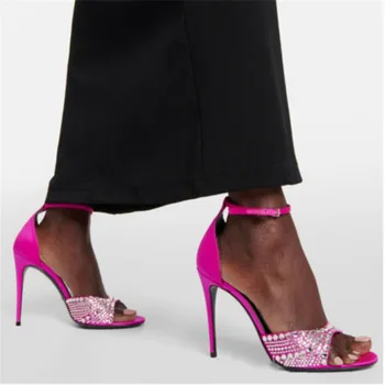 2024 Европейски Американски Нов Летен Кръг Toe Open Toe Вода Диамант Коприна Лице Секси Една дума Buckle Големи сандали на ток за жени