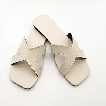Марка Дамски обувки 2024 Лято Нов дамски дизайн Плоски обувки Сандали Мода Удобно сватбено парти Дамски джапанки