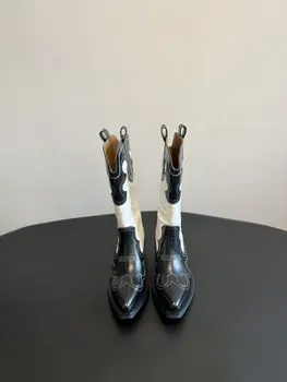 Мода Дамски каубойски дълги ботуши черно бяло цветова схема ретро бродирани остри пръсти квадратни токчета средата на прасеца западни ботуши