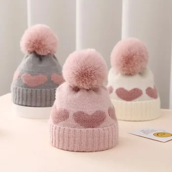 Нова ветроустойчива проста защита на ушите Зимна бебешка шапка Двойна удебелена жакардова любовна плетена шапка Бебешка вълнена шапка